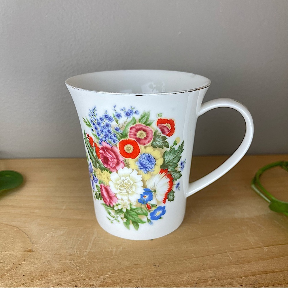 VINTAGE BONE CHINA MUG
